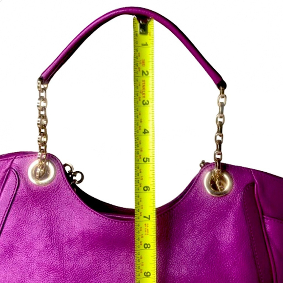 SALVATORE FERRAGAMO GANCINI Magenta Leather Betulla Shoulder Bag w/ Side Pockets - Picture 6 of 17